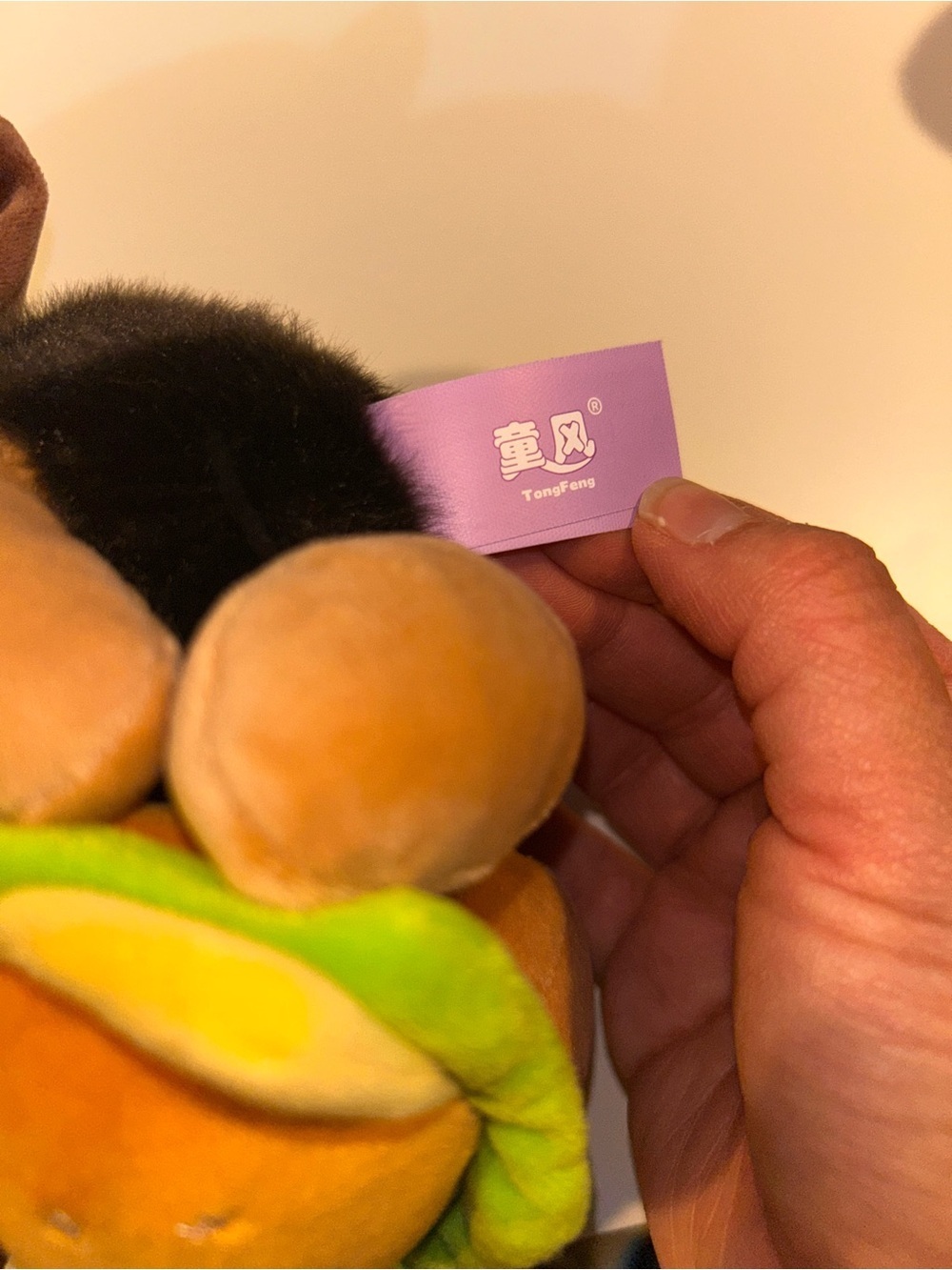 Tong Feng Bee Holding Burger Plush - Picture 4 of 4